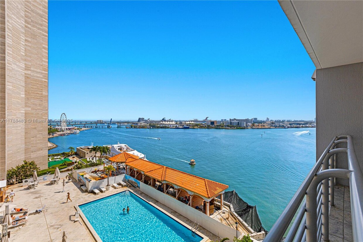 Primary Photo - 335 S Biscayne Blvd