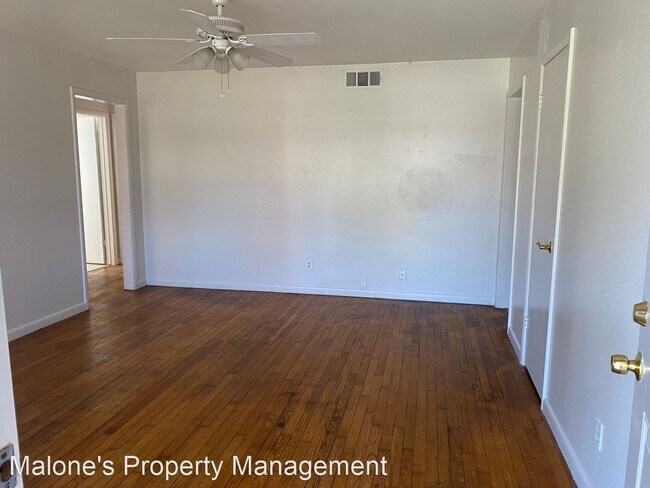 Building Photo - 3 br, 1.5 bath House - 410 W Douglas