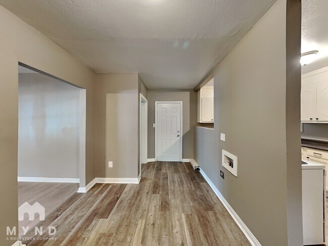 Building Photo - 732 Redwater Rd