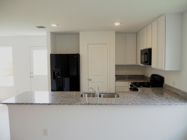 Building Photo - BRAND NEW 3 Bed 2 Bath in Princeton