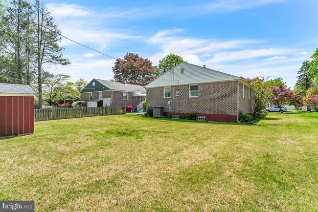 Building Photo - 915 Springhaven Rd