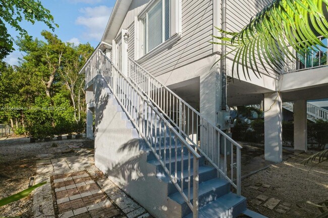 Building Photo - 133 E Silver Palm Ave