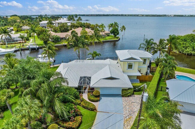 Foto del edificio - 2744 Howard Creek Ln