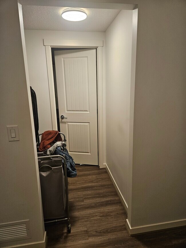 Building Photo - 10215 95 St NW