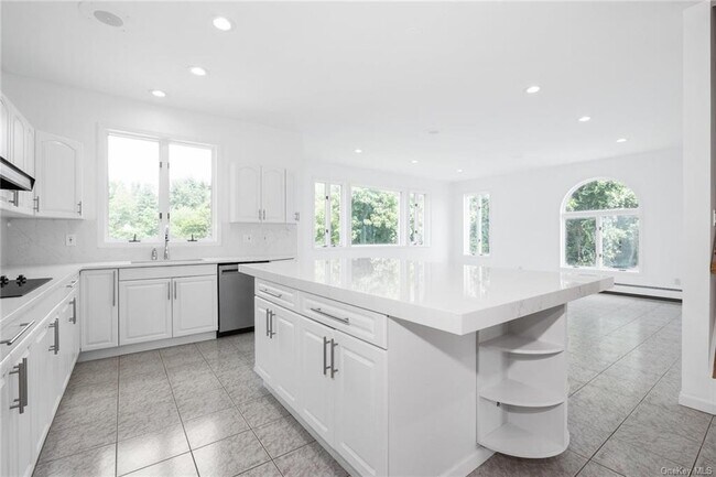 Foto del edificio - 245 Bear Ridge Rd