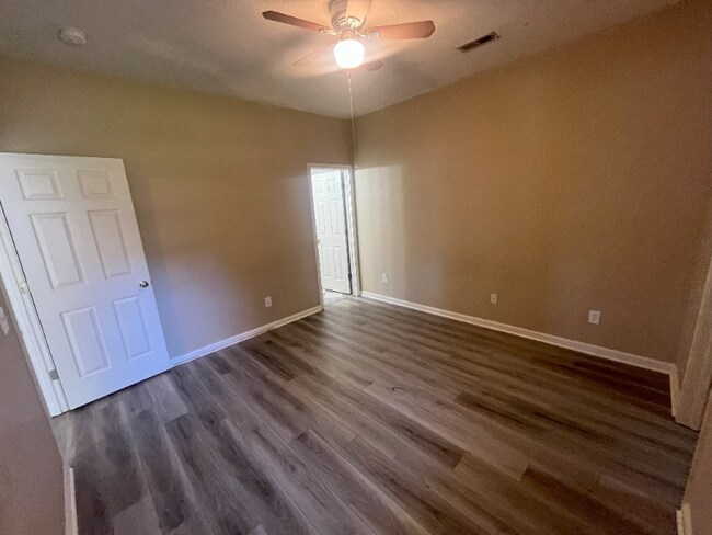 Building Photo - 5405 Sweetwater Blvd