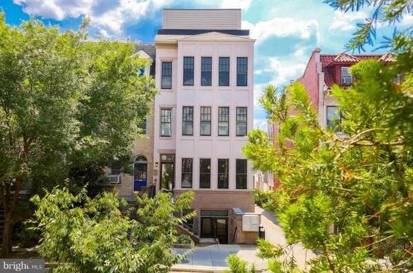 Foto del edificio - 2714 Ontario Rd NW