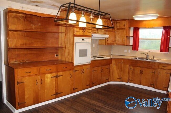 Foto del edificio - 641 Guntersville Rd