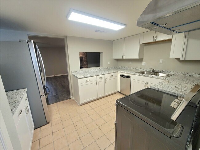 Foto del edificio - 5920 Arncliffe Dr