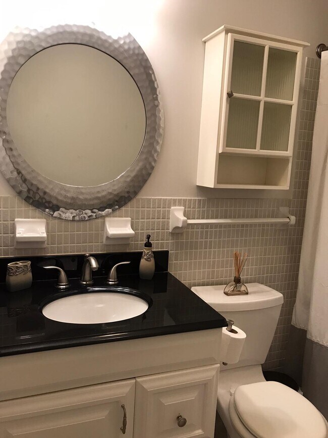Foto del edificio - 2230 NE 56th Pl