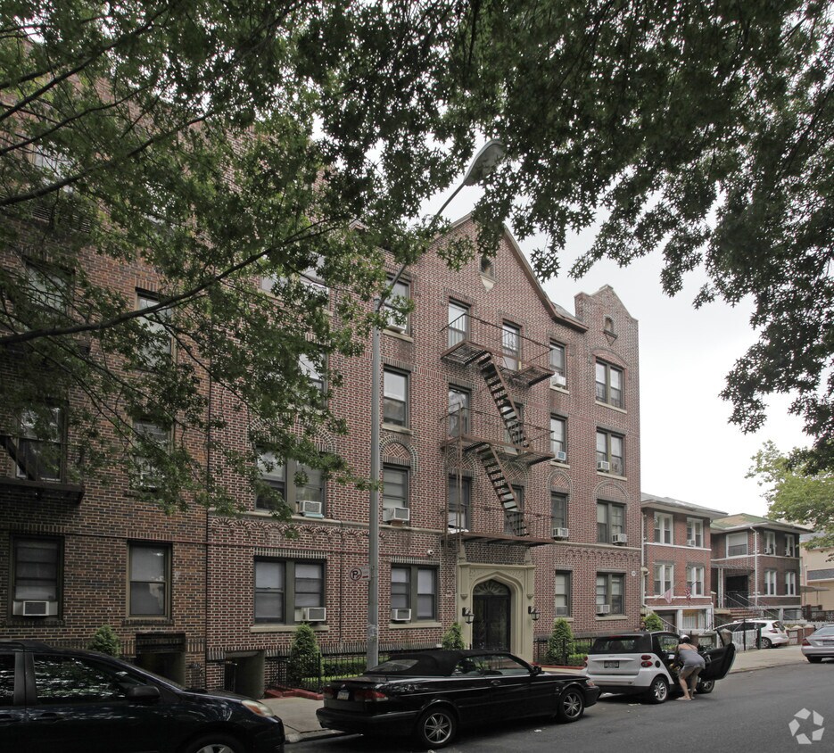 Foto del edificio - 1633 W 10th St