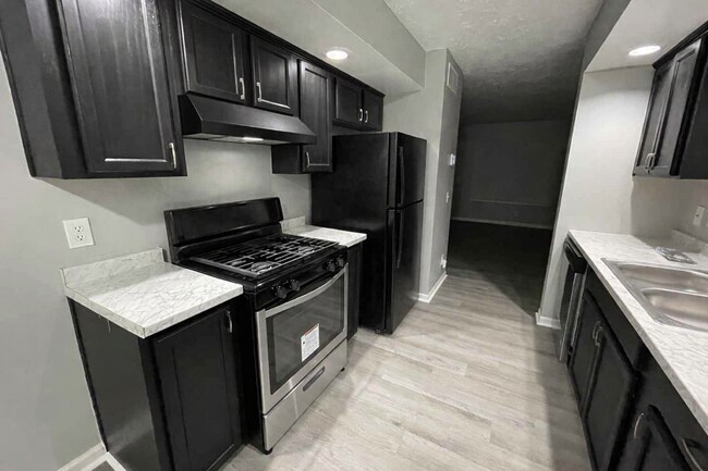 Foto del edificio - For Rent: 4-bedroom 2-bathroom single family home! Available NOW!