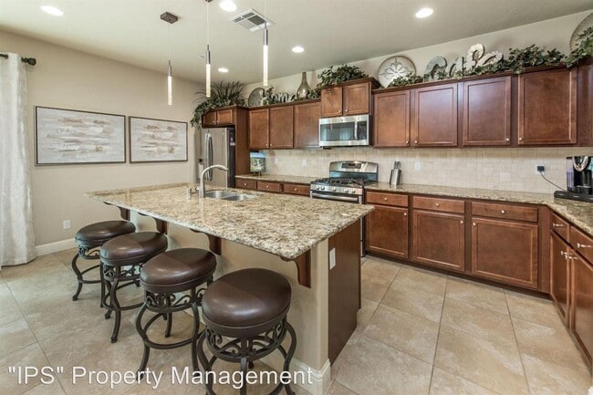 Building Photo - 4 br, 3.5 bath House - 7418 N Lacey Dr