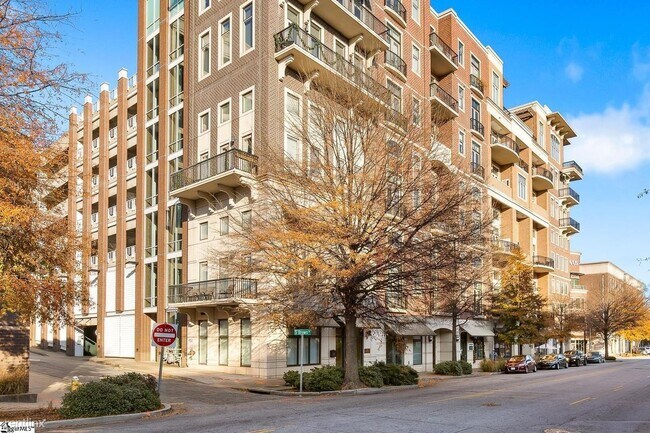 Building Photo - 1 br, 1 bath Condo - 111 E McBee Ave Unit 302