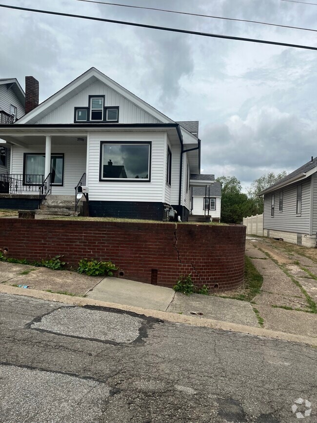 Building Photo - 133 N Forest Ave