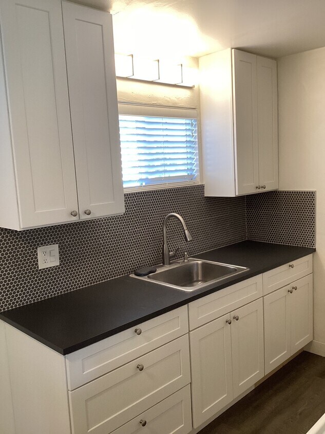 Primary Photo - 233 N 7th St