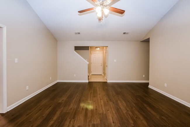 Foto del edificio - 6356 White Hawk Ln