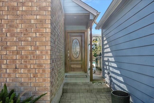 Building Photo - 16702 Dale Oak Way