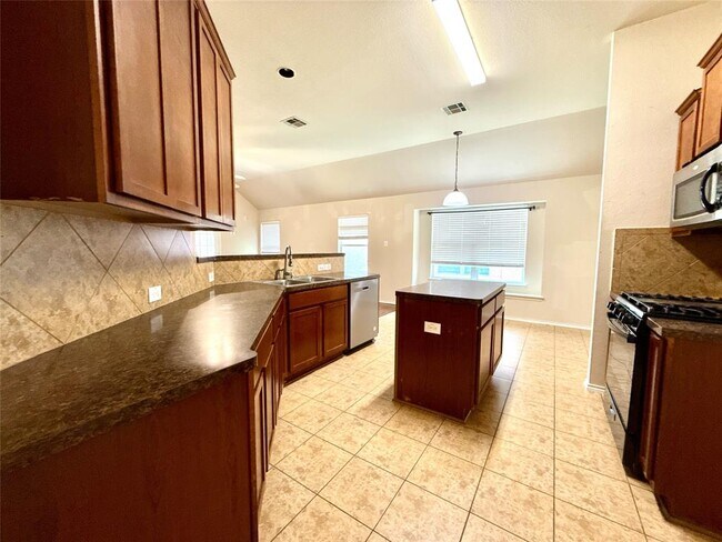 Building Photo - 1213 Rainbow Parke Dr