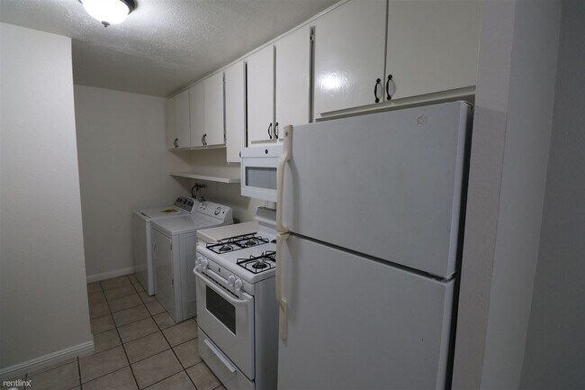 Building Photo - 2 br, 1.5 bath Condo - 3284 Caminito Quixote