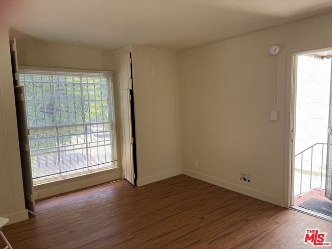 Building Photo - 1306 S Mansfield Ave