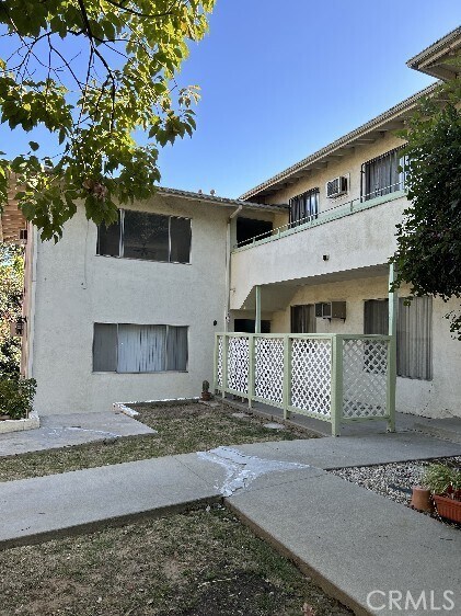 Building Photo - 890 W El Repetto Dr