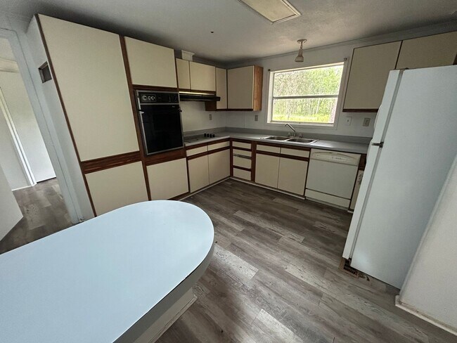Foto del edificio - 40247 Mathews Rd
