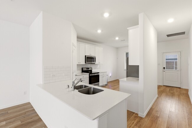 Building Photo - 5105 Greywing Dr