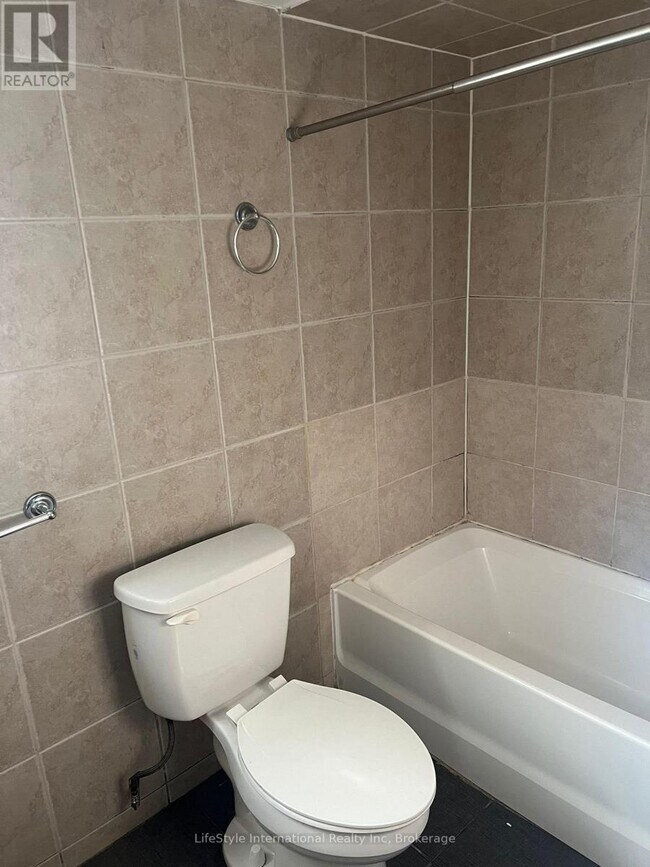 Photo du bâtiment - 280 Cornelius Pkwy