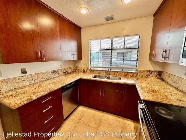Building Photo - 3 br, 2.5 bath House - 4220 Porte De Palma...