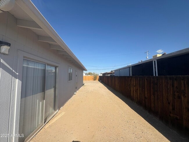 Building Photo - 2642 E Kings Ave