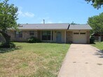 Foto principal - Stunning 3 Bed 1.5 Bath In Quiet Neighborhood