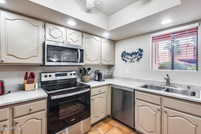 Foto del edificio - 12212 N Paradise Village Pkwy W