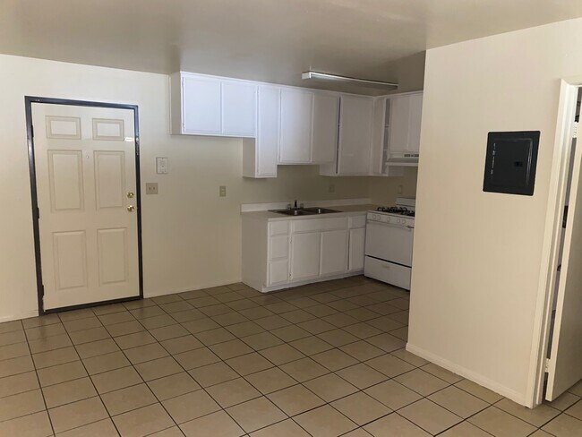 Building Photo - 13740 Vanowen St