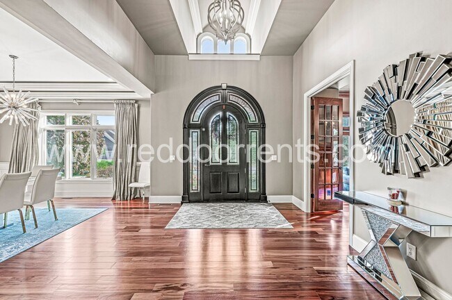 Building Photo - Stunning Executive Home in Carmel