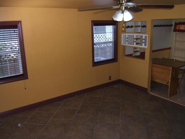 Foto del edificio - 750 Madrone Dr