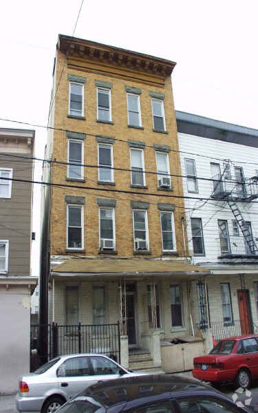 Building Photo - 527 27th St