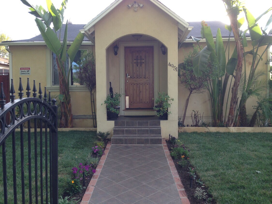 Front Yard - 4951 Enfield Ave
