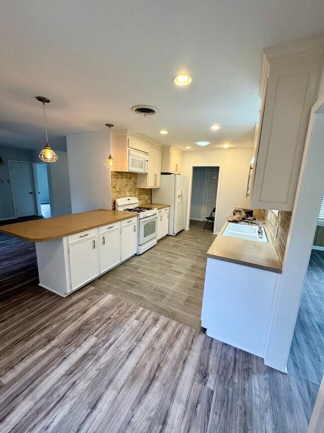 Building Photo - Greenacres Subdivision