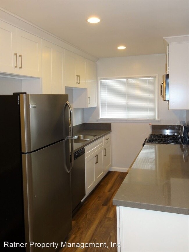 Building Photo - 624 N Hayworth Ave