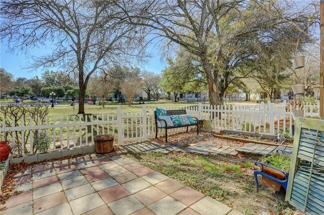 Building Photo - 1810 River Crossing Cir