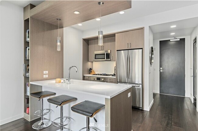 Building Photo - 1321 Seneca St