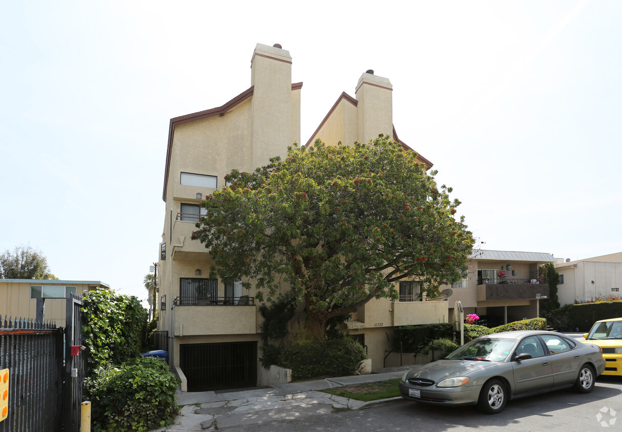 Building Photo - Avon Way Apartments