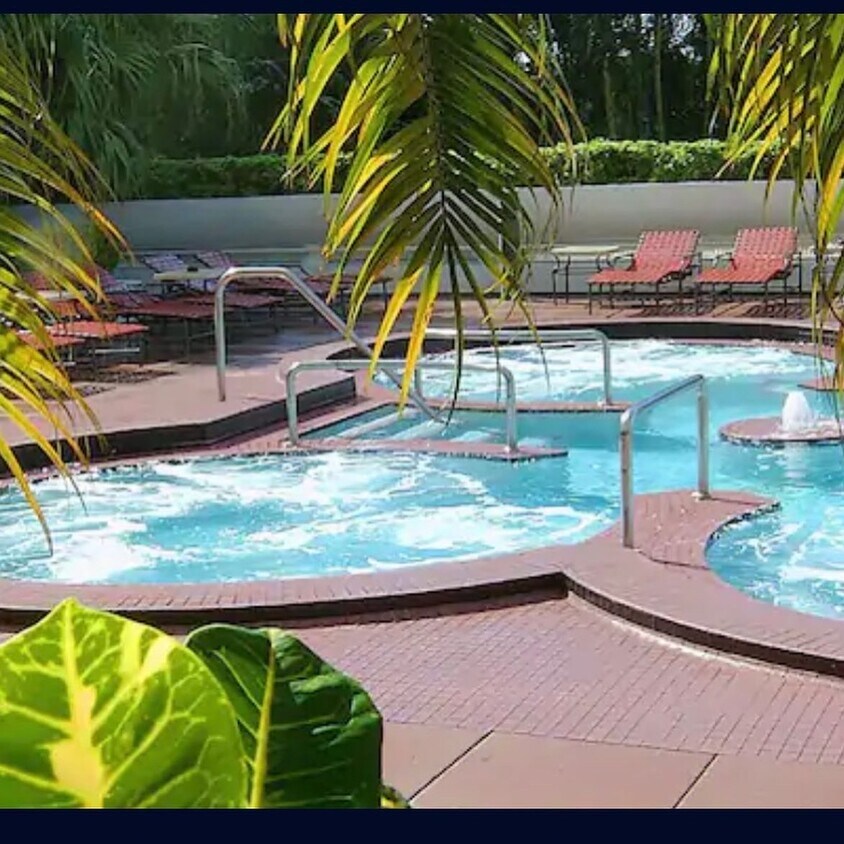 Primary Photo - 1633 N Bayshore Dr