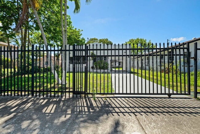 Foto del edificio - 7772 NW 9th Ave