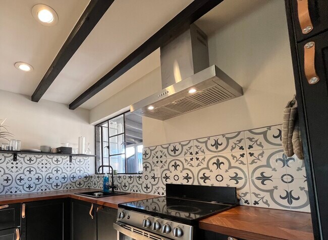 Foto del edificio - 1802 E Cypress St