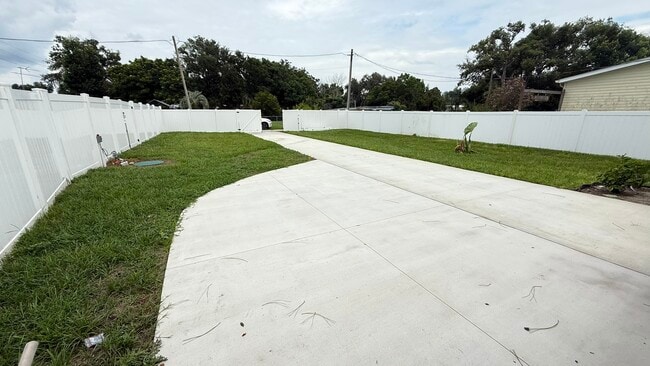Building Photo - 37542 Eiland Blvd