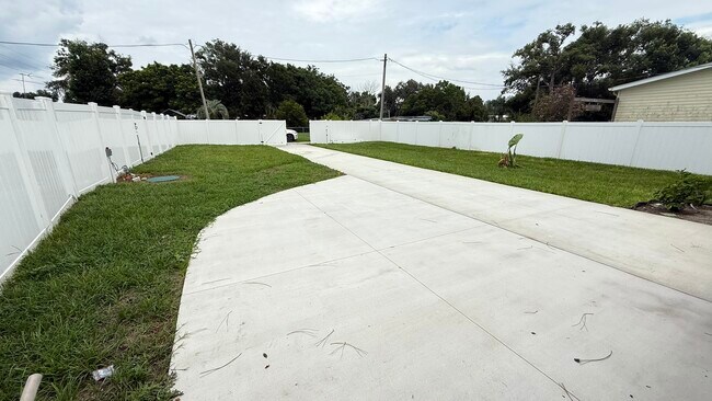 Foto del edificio - 37542 Eiland Blvd