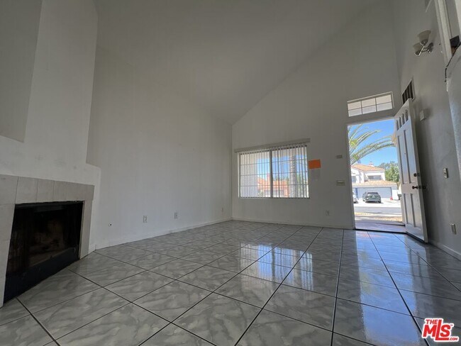 Foto del edificio - 659 Periwinkle Ln