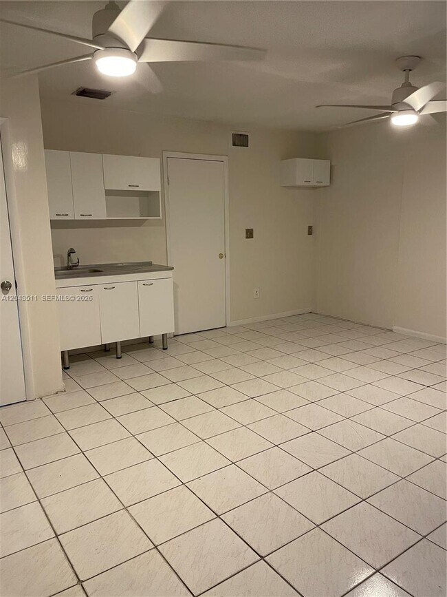 Foto del edificio - 7607 Harbour Blvd